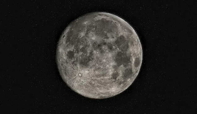 वैज्ञानिकों ने खोज डाला एक और चंद्रमा, 22.5 किमी चौड़ा गड्ढा भी मिला