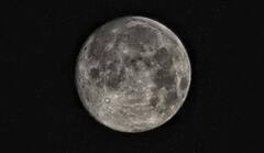 वैज्ञानिकों ने खोज डाला एक और चंद्रमा, 22.5 किमी चौड़ा गड्ढा भी मिला