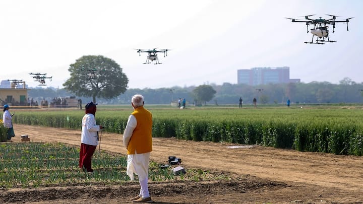 PM Drone Didi Yojana: ભારત સરકાર દેશના નાગરિકો માટે ઘણી યોજનાઓ ચલાવે છે. વિવિધ લોકો માટે વિવિધ પ્રકારની યોજનાઓ છે. આમાંની કેટલીક યોજનાઓ મહિલાઓ માટે છે.