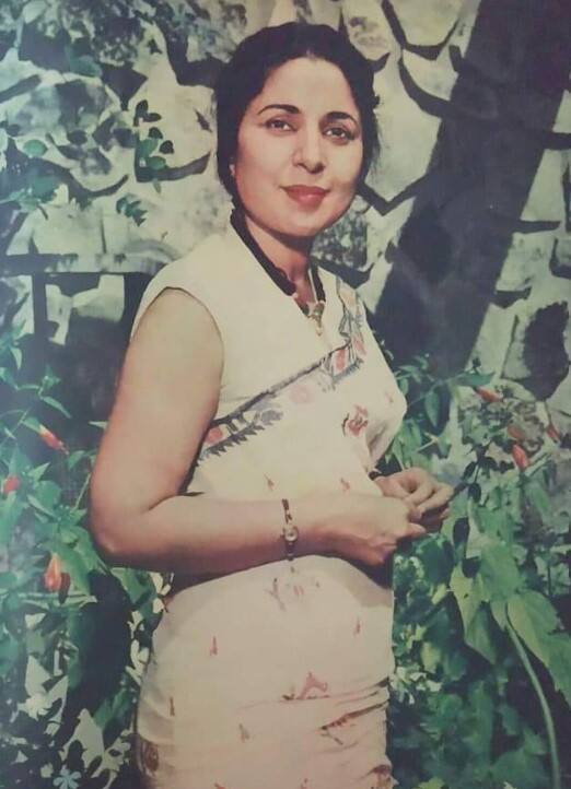 अचला सचदेव ने अपने शानदार करियर में 250 से ज्यादा फिल्में की हैं, और बॉलीवुड की फेमस मां और दादी बन गईं. 3 मई 1920 को पेशावर में जन्मी अचला एक पंजाबी परिवार से थीं, वह चार बहनों में सबसे छोटी थी .बहुत ही कम उम्र में अचला और उनकी बहनों के सिर से पिता का साया उठ गया छा.