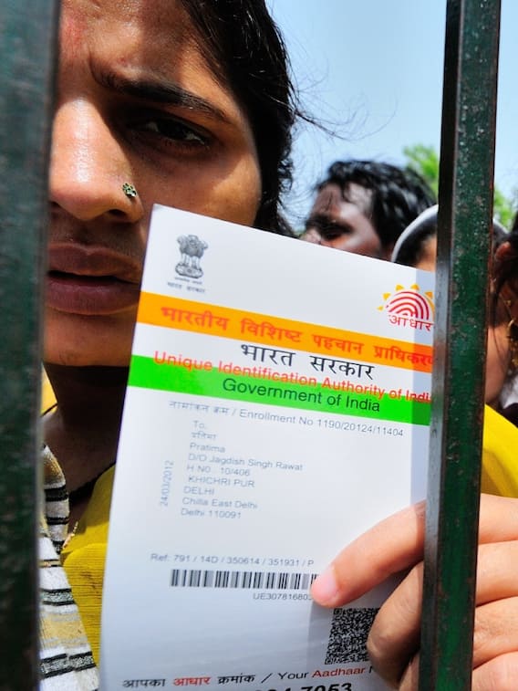 भारत में सबसे पहला आधार कार्ड किसका बना?