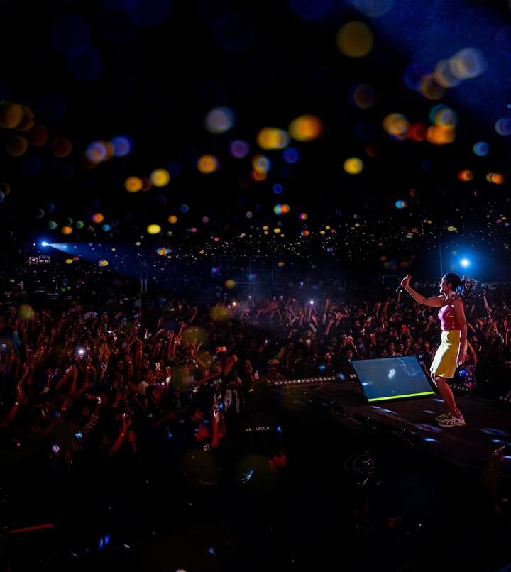 தமிழ் மொழியில் மட்டுமல்லாமல் தெலுங்கு, கன்னடா, ஹிந்தி ஆகிய மொழி பாடல்களையும் பாடி வருகிறார்.