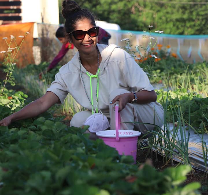 रतन राजपूत ने अपने इस शो से घर-घर में अपनी पहचान बना ली थी. इस शो के बाद वो कई और सीरियल में नजर आईं, जिसमें 'महाभारत', 'संतोषी मां', 'संतोषी मां सुनिए व्रत कहानियां'शामिल हैं. हालांकि एक्टिंग में उनका मोह नहीं लगा उन्हें एक्टिंग के दौरान काफी परेशानियां हुई थीं.