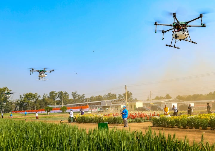 ચાલો જાણીએ કે સરકારની આ ડ્રોન દીદી યોજનાનો લાભ કોણ લઈ શકે છે અને તેના માટે કેવી રીતે અરજી કરવી.