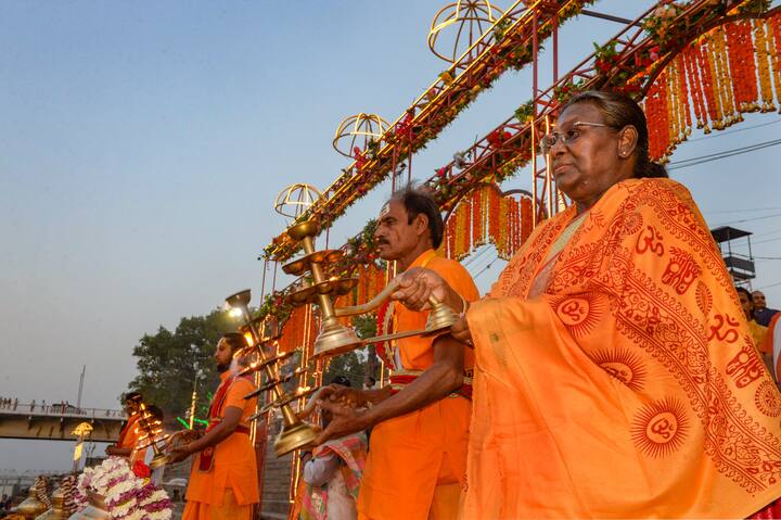 Before visiting the temple in the evening, Murmu took part in the Sarayu