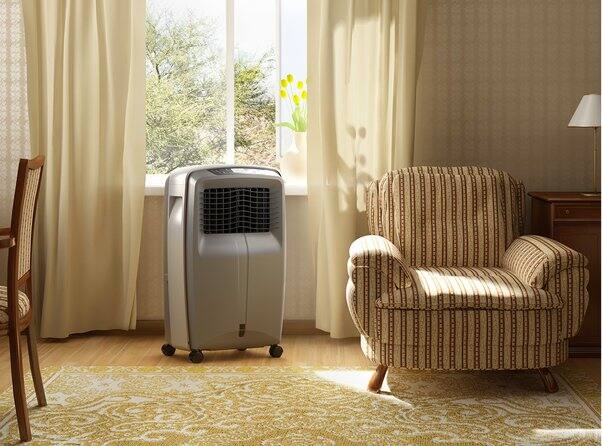 ਕੂਲਰ- ਜਦੋਂ ਵੀ ਅਸੀਂ ਕੂਲਰ ਖਰੀਦਦੇ ਹਾਂ ਤਾਂ ਅਸੀਂ ਇਸ ਦੀਆਂ ਵਿਸ਼ੇਸ਼ਤਾਵਾਂ ਵੱਲ ਜ਼ਿਆਦਾ ਧਿਆਨ ਨਹੀਂ ਦਿੰਦੇ ਹਾਂ। ਪਰ ਇਹ ਵੀ ਬਹੁਤ ਮਾਇਨੇ ਰੱਖਦਾ ਹੈ। ਜੇਕਰ ਤੁਸੀਂ ਲੋਕਲ ਕੂਲਰ ਖਰੀਦਦੇ ਹੋ, ਇਹ ਜ਼ਿਆਦਾ ਬਿਜਲੀ ਦੀ ਖਪਤ ਕਰਦਾ ਹੈ। ਅਜਿਹੀ ਸਥਿਤੀ ਵਿੱਚ, ਇਹ ਬਹੁਤ ਜ਼ਰੂਰੀ ਹੈ ਕਿ ਤੁਸੀਂ ਕਿਸੇ ਕੰਪਨੀ ਦਾ ਕੂਲਰ ਖਰੀਦੋ ਕਿਉਂਕਿ ਕਈ ਕੰਪਨੀਆਂ ਬਿਜਲੀ ਬਚਾਉਣ ਲਈ ਵਿਸ਼ੇਸ਼ ਕੂਲਰ ਬਣਾਉਂਦੀਆਂ ਹਨ, ਜਿਸ ਵਿੱਚ ਪੱਖੇ ਤੋਂ ਪੰਪ ਤੱਕ ਬਹੁਤ ਕੰਮ ਕੀਤਾ ਗਿਆ ਹੁੰਦਾ ਹੈ।