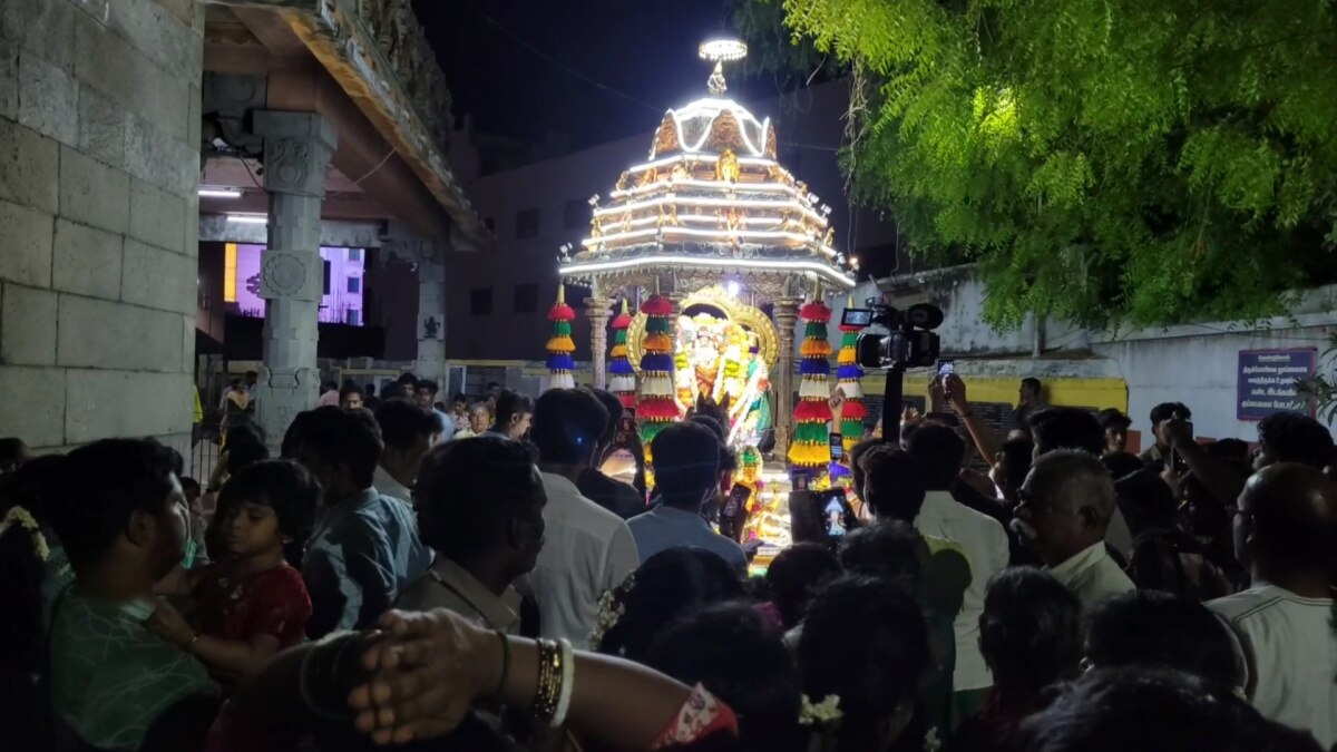 அரோகரா அரோகரா கோஷம்... காஞ்சி குமரக்கோட்டம் வெள்ளி தேர் உற்சவம் - முருகப் பக்தர்கள் பரவசம்