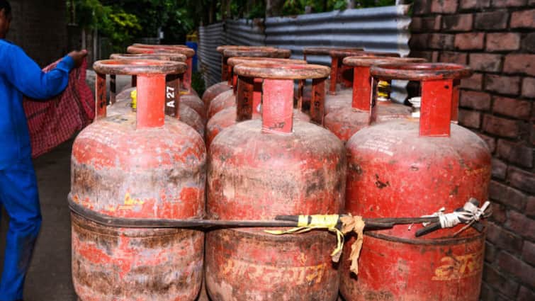 LPG Commercial Cylinder Price Slashed Rs 19 Cut By OMC Commercial LPG Cylinder Price Slashed By Rs 19. Check Out Prices In Major Cities