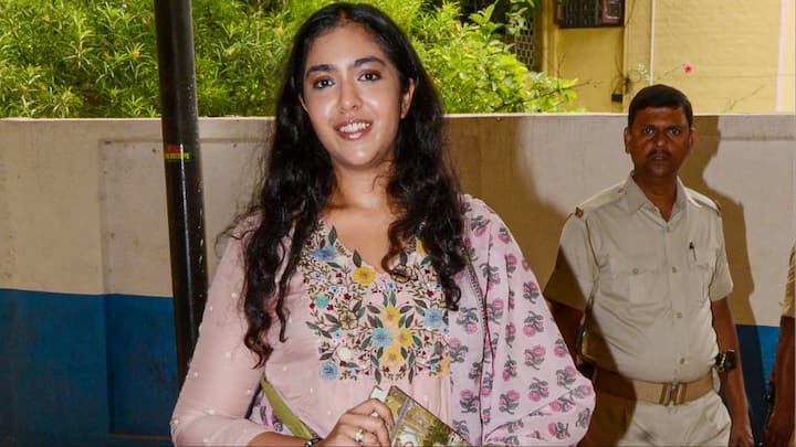 रांची लोकसभा सीट से कांग्रेस ने पूर्व केंद्रीय मंत्री सुबोधकांत सहाय की बेटी यशस्विनी सहाय मैदान में उतारा है. यशस्विनी सहाय ग्लैमर में किसी बॉलीवुड एक्सट्रेस से कम नहीं है.