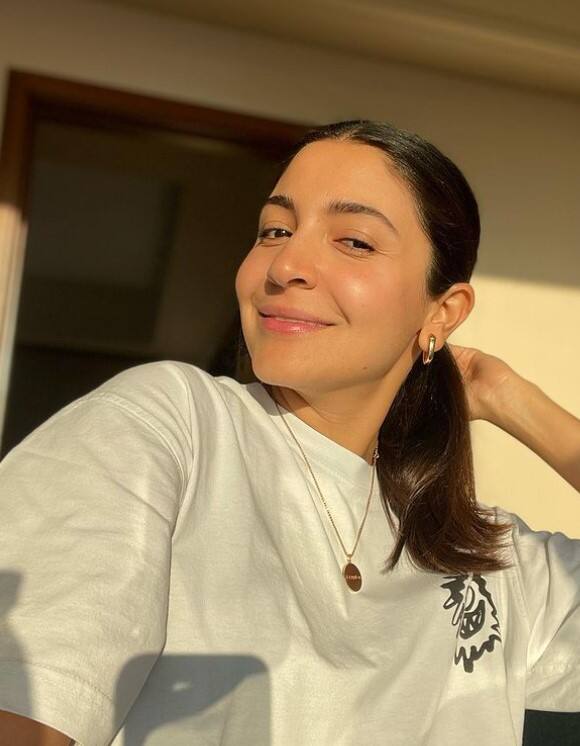 बता दें कि अनुष्का साल 2015 में फिल्म एनएच10 से फिल्म निर्माता बनीं और बाद में उन्होंने ‘परी’ और ‘बुलबुल’ का निर्माण किया.  वह अपने भाई के साथ प्रोडक्शन कंपनी क्लीन स्लेट फिल्म्स की को-ऑनर हैं. इस प्रोडक्शन हाउस के जरिए एक्ट्रेस मोटी कमाई करती हैं.