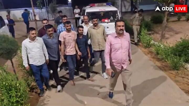 पाल और गुप्ता को पहले ही गिरफ्तार किया जा चुका है.