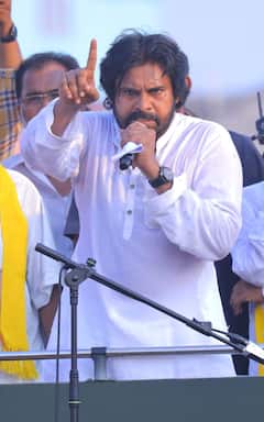 In Pics: సగటు కూలీలా పని చేస్తా, పెద్దన్న పాత్రను తీసుకుంటా: పవన్ - ఫోటోలు