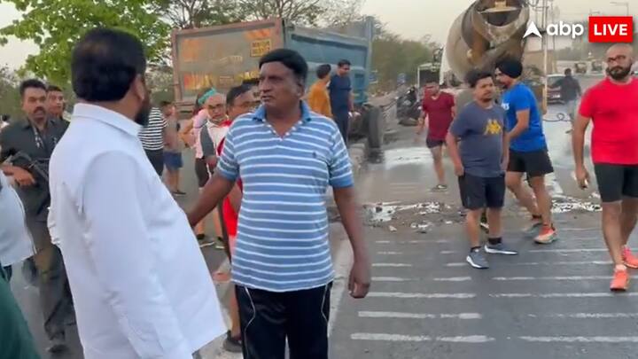 इस डंपर से तेल नीचे गिरने से गाड़ियों के फिसलने से बड़ा हादसा हो सकता था. स्थिति की संवेदनशीलता को भांपते हुए मुख्यमंत्री ने अपनी गाड़ी रुकवाई और स्थिति को समझने का प्रयास किया.