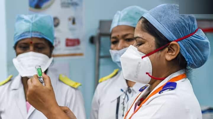 Corona in Singapur news world singapore new covid-19 wave health minister advises wearing masks 25900 cases recorded in 7 days 7 દિવસમાં 25900 કેસો.... આ દેશમાં પાછો આવ્યો કોરોના, સરકારે કહ્યું- બધા માસ્ક પહેરીને ફરજો નહીં તો.....