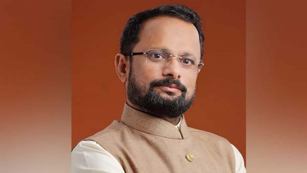 Thane Lok Sabha Election 2024 Eknath Shinde Shiv Sena nominates Naresh Mhaske Maharashtra Marathi News Thane Lok Sabha Election 2024: महायुतीत ठाण्याच्या जागेचा तिढा अखेर सुटला, मुख्यमंत्र्याचा हुकुमी एक्का नरेश म्हस्के रिंगणात
