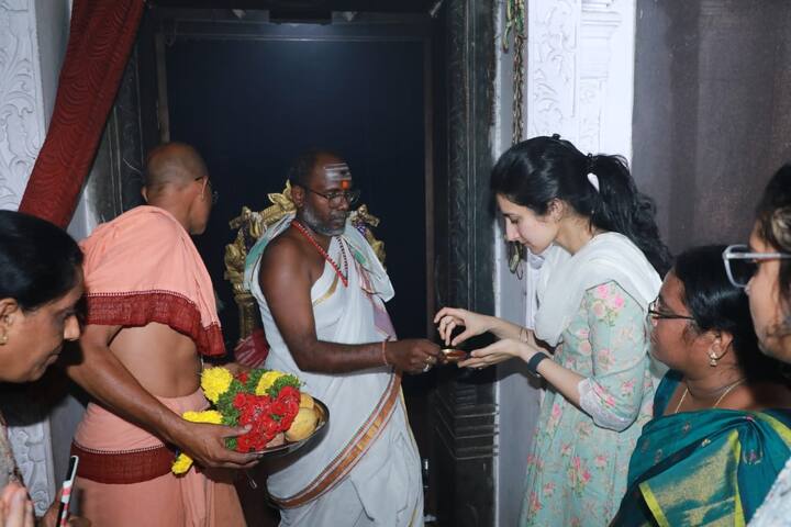ఆలయంలో ప్రత్యేక పూజలు