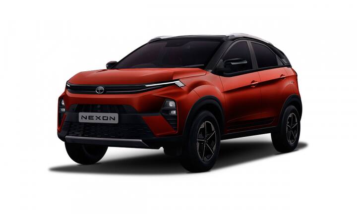 महिंद्रा XUV 3XO अपनी सेगमेंट की सबसे नई एसयूवी है और यह XUV300 का काफी नया रूप है. ये सभी एसयूवी 4 मीटर से कम लंबी हैं. XUV 3XO की लंबाई 3990mm है, जबकि अन्य की लंबाई 3995mm है. हालांकि, यह 1821 मिमी के साथ सबसे चौड़ी है, जबकि नेक्सन 1804 मिमी और ब्रेजा 1790 मिमी, वेन्यू 1770 मिमी और सोनेट 1790 मिमी चौड़ाई के साथ आती हैं. एक्सयूवी 3XO का व्हीलबेस भी अपनी सेगमेंट में सबसे लंबा है, जो कि 2600 मिमी है, जबकि अन्य का व्हीलबेस लगभग 2500 मिमी है.