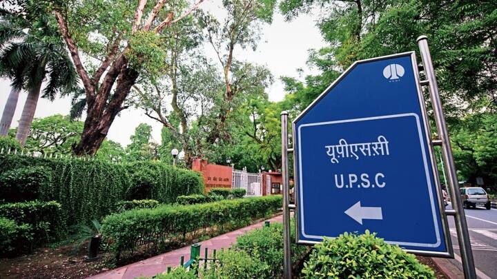 આ વર્ષે UPSC એ CSE પ્રિલિમિનરી પરીક્ષાના સમયપત્રકમાં ફેરફાર કર્યો છે. આયોગ દ્વારા સંશોધિત UPSC કેલેન્ડર 2024 બહાર પાડવામાં આવ્યું છે.