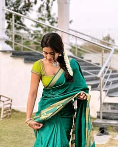 Nayani Pavani Latest Photos : అమ్మ చీర కట్టుకుంటే ఆ అందమే వేరు.. నయని పావని కూడా అదే ఫాలో అయింది