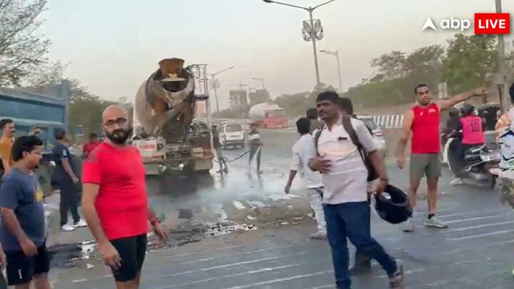 बुधवार को वो मुंबई में आयोजित एक कार्यक्रम में शिरकत करने जा रहे थे, इसी दौरान रास्ते में उन्हें एक दुर्घटनाग्रस्त डंपर दिखा. दुर्घटनाग्रस्त डंपर दिखने के बाद वो फौरन गाड़ी से उतरे और मौके पर पहुंचे.