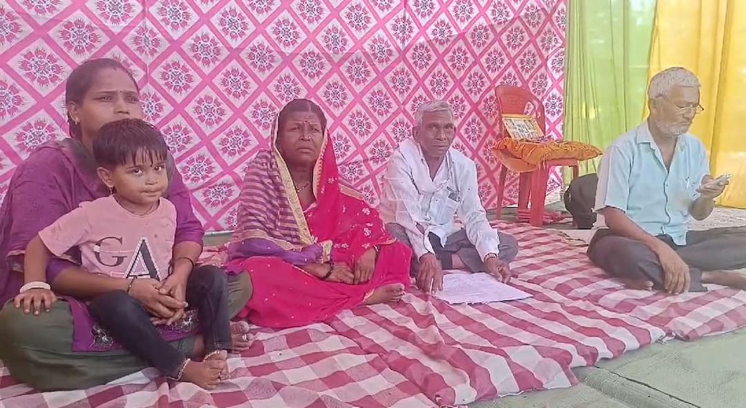 Bhandara News senior worker protest to do fast on Labour Day Allegation of workman for contempt of court order by ST Mahamandal maharashtra marathi news Bhandara News : 'कामगार दिनी'चं ज्येष्ठ कामगाराला उपोषण करण्याची वेळ; न्यायालयाच्या आदेशाचा अवमान केल्याचा आरोप