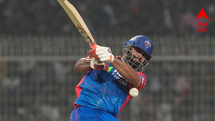 উইকেট কিপার ব্যাটার ঋষভ পন্থ দিল্লি ক্যাপিটালসের অধিনায়ক। তিনি ১১ ইনিংসে ৩৯৮ রান করেছেন ১৫৮ স্ট্রাইক রেটে। তিনটি অর্ধশতরান রয়েছে ঝুলিতে।