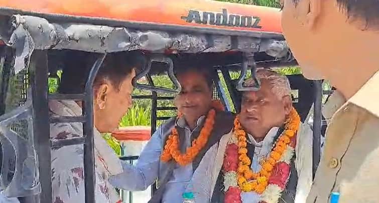 Lok Sabha Election 2024 UP ayodhya Faizabad seat samajwadi party candidate fill nomination to arrived e rikshwa ann Lok Sabha Election 2024: ई-रिक्शा से नामांकन करने पहुंचे सपा प्रत्याशी, कहा- 'सौभाग्यशाली हैं कि अयोध्या में पैदा हुए'