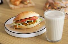 Paneer Burger Recipe : குழந்தைகளுக்கு பிடித்த பர்கர்.. இனி வீட்டிலே செய்யலாம்!