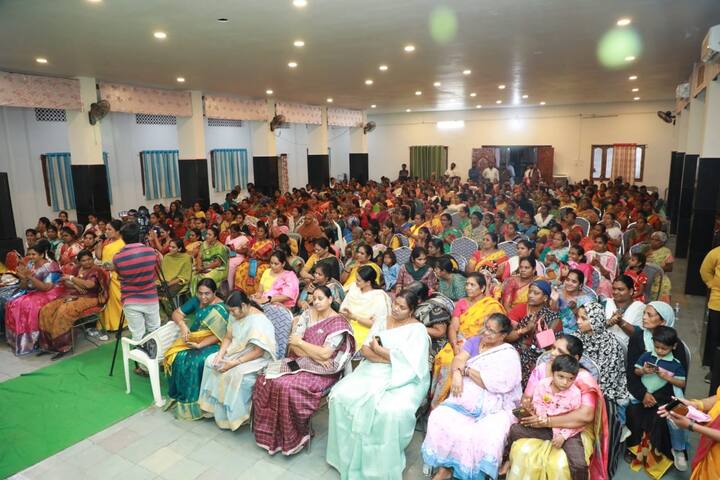 నారా బ్రాహ్మణి సభకు హాజరైన మహిళలు