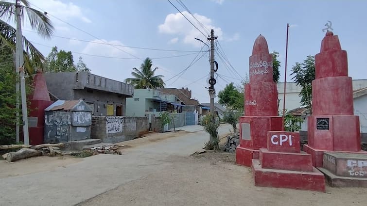 Warangal Martyrs Memorials appears in Kadavendi Village in Devaruppula Mandal Warangal News: ఈ ఊరిలో ఎటు చూసినా అమర వీరుల స్తూపాలే, గొప్పతనం ఏంటో తెలుసా?