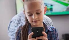 બાળકોને ફોન આપતા અગાઉ અપનાવો આ ટિપ્સ, અશ્લિલ કન્ટેન્ટ થઇ જશે બ્લોક