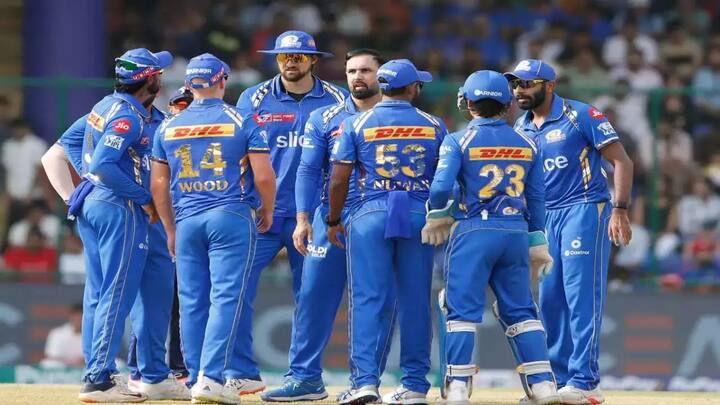 सातवें नंबर पर काबिज पंजाब किंग्स और आठवें नंबर की टीम गुजरात टाइटंस के बराबर 8-8 प्वॉइंट्स हैं. इसके बाद हार्दिक पांड्या की अगुवाई वाली मुंबई इंडियंस 10 मैचों में 6 प्वॉइंट्स के साथ नौवें नंबर पर है. जबकि रॉयल चैलेंजर्स बैंगलुरू 10 मैचों में 6 प्वॉइंट्स के साथ दसवें नंबर पर काबिज है. (फोटो क्रेडिट- सोशल मीडिया)