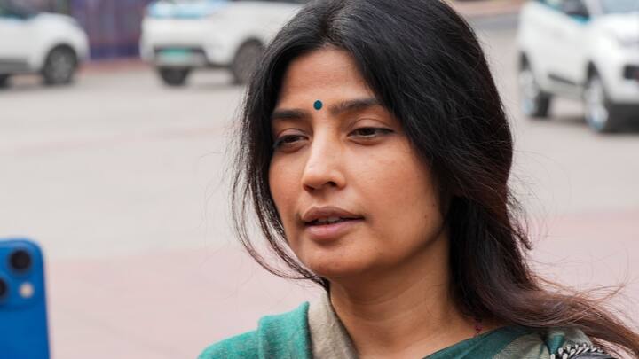 अखिलेश यादव की पत्नी और सांसद डिंपल यादव मैनपुरी लोकसभा सीट से मैदान में हैं. संपत्ति के मामले में वो भी अपने पति से कम नहीं है. डिंपल यादव के पास भी कुल 42.03 करोड़ की संपत्ति हैं. इनमें से 5.11 करोड़ चल संपत्ति और 10.54 करोड़ की अचल संपत्ति है. डिंपल यादव पर 74.45 लाख की देनदारियां हैं. साल 2019 में उनकी कुल संपत्ति 37.79 करोड़ रुपये थी.