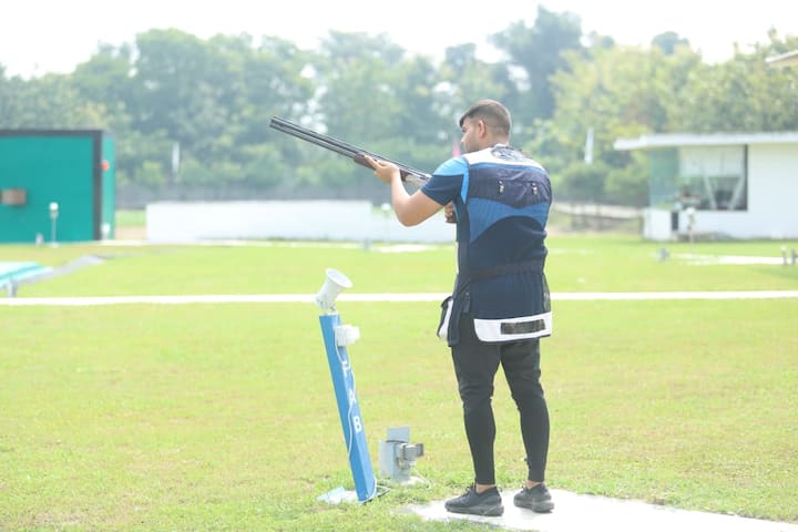 उत्तर प्रदेश की कैसरगंज लोकसभा सीट से बीजेपी के सांसद बृजभूषण शरण सिंह का टिकट कटना तय माना जा रहा हैं. सूत्रों के मुताबिक भारतीय जनता पार्टी इस सीट से उनके बेटे करण भूषण सिंह को चुनाव में उतारा है.