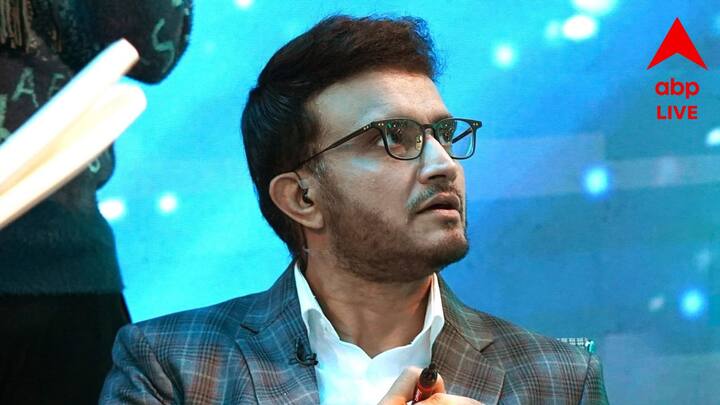 তবে রাজি হননি ডোনা, তিনি চেয়েছিলেন, সানা আর পাঁচজন সাধারণ মেয়ের মতোই বেড়ে উঠুক। তৈরি করুক নিজের পরিচয়।