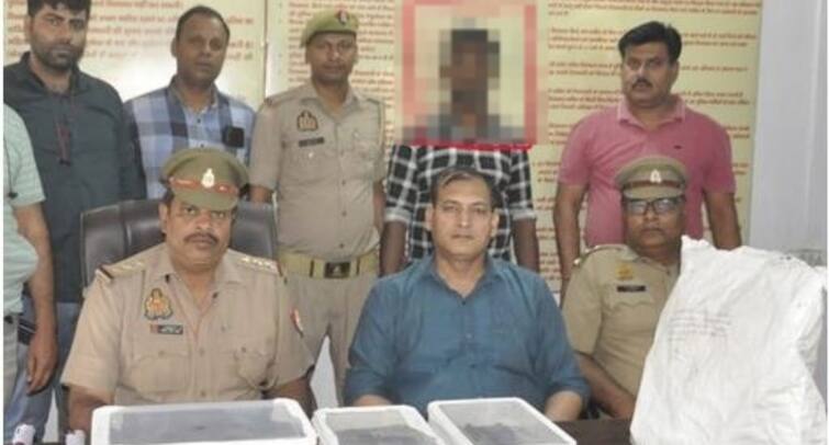 Aligarh Police raid on illegal weapons factory and arrested one accused ann Aligarh News: स्वास्थ्य विभाग की खंडहर बिल्डिंग में अलीगढ़ पुलिस का छापा, अवैध हथियार बनाने की फैक्ट्री का किया भंडाफोड़