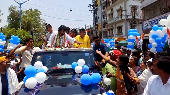 এবার ঘাটালের প্রচারে যখনই দেব ছিলেন, তখনই তাঁকে দেখতে ভিড় উপচে পড়েছে। নিজের কেন্দ্র শুধু নয়, রাজ্যের অন্য কেন্দ্রেও তারকা প্রচারক হিসেবে দলের হয়ে ভোট প্রচারে গিয়েছেন দেব। তারই সঙ্গে নজর দিয়েছেন নিজের কেন্দ্রেও।