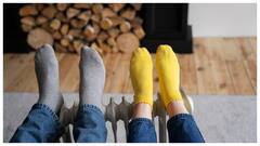 मोजे पहनने से पहले जरूर अपनाएं ये ट्रिक्स, कभी नहीं आएगी पैर से बदबू