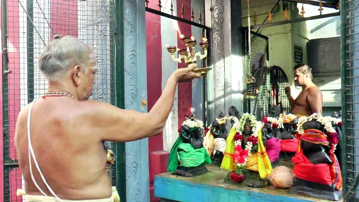 Guru Peyarchi 2024: தேனியில் குருப்பெயர்ச்சி  நாளில் தட்சணா மூர்த்தி கோயில்களில் சிறப்பு வழிபாடு