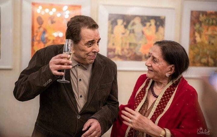 प्रकाश कौर ने आगे कहा था- मैं समझ सकती हूं हेमा किससे गुजर रही है लेकिन अगर मैं उनकी जगह होती तो वैसा नहीं करती जो उन्होंने किया है. मैं उनकी फाीलिंग् समझ सकती हूं लेकिन एक मां और पत्नी होने के नाते ये स्वीकार नहीं करती हूं.