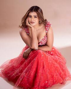 Hebah Patel Latest Photos : అందాలతో కవ్విస్తున్న హెబ్బా పటేల్.. డోస్ కాస్త పెంచినట్టే ఉంది