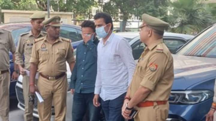 Delhi businessman wife and son arrested in GST scam case Noida Police Mercedes Audi car seized जीएसटी घोटाला मामले में दिल्ली का कारोबारी, पत्नी और बेटा समेत गिरफ्तार, मर्सिडिज-ऑडी कार जब्त
