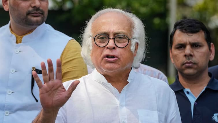 congress-jairam-ramesh-amethi-rae-bareli-names-lok-sabha-elections-2024 'It Would Be Disappointing If...': Jairam Ramesh On Rahul & Priyanka's Candidature For Amethi, Rae Bareli