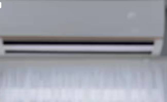 ਅਜਿਹੇ 'ਚ ਲੋਕਾਂ ਨੇ ਗਰਮੀ ਤੋਂ ਬਚਣ ਲਈ ਇਲੈਕਟ੍ਰਾਨਿਕ ਯੰਤਰਾਂ ਦਾ ਸਹਾਰਾ ਲੈਣਾ ਸ਼ੁਰੂ ਕਰ ਦਿੱਤਾ ਹੈ। ਲੋਕਾਂ ਨੇ ਆਪਣੇ ਘਰਾਂ ਵਿੱਚ ਪਏ ਏਸੀ ਅਤੇ ਕੂਲਰਾਂ ਨੂੰ ਚਲਾਉਣਾ ਸ਼ੁਰੂ ਕਰ ਦਿੱਤਾ ਹੈ।