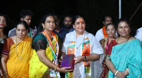 Sunetra Pawar campaign begins in full swing in baramati loksabha constituency marathi news Sunetra Pawar : गावभेटी अन्  आश्वासनं, शेवटच्या काही दिवसांत सुनेत्रा पवारांचा प्रचार दणक्यात सुरु