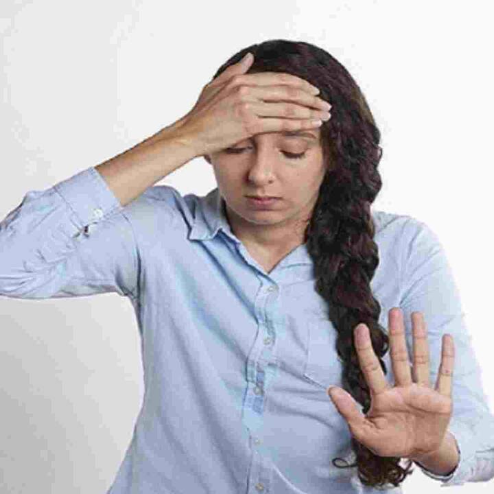 ਅਜਿਹੇ 'ਚ ਲੋਕਾਂ ਨੂੰ ਥਕਾਵਟ ਅਤੇ ਕਮਜ਼ੋਰੀ ਦੇ ਨਾਲ-ਨਾਲ ਚੱਕਰ ਆਉਣੇ ਸ਼ੁਰੂ ਹੋ ਜਾਂਦੇ ਹਨ। ਪਰ ਸਿਹਤ ਮਾਹਿਰਾਂ ਦਾ ਕਹਿਣਾ ਹੈ ਕਿ ਚੱਕਰ ਆਉਣਾ ਜਾਂ ਬੇਹੋਸ਼ ਹੋਣ ਪਿੱਛੇ ਹੋਰ ਵੀ ਕਾਰਨ ਹੋ ਸਕਦੇ ਹਨ।