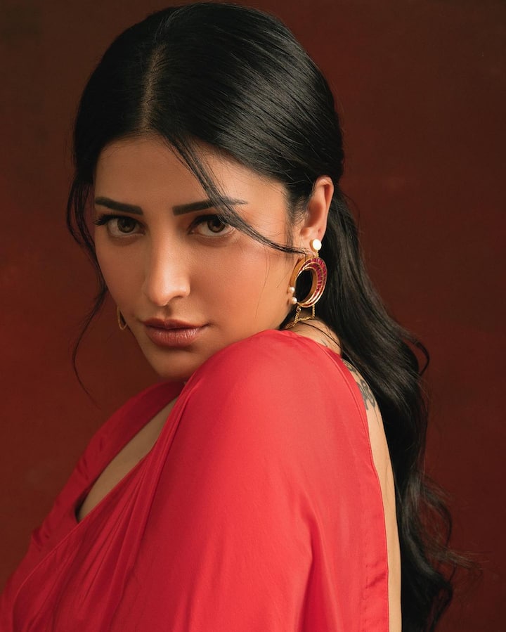 Her elegant saree came from clothing label Ekaya.