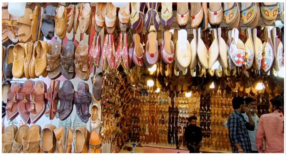 कोल्हापुरी चप्पल: असंगठित मजूदरों के कंधों पर टिका है सदियों पुराना बिजनेस