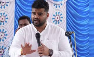 Sexual Harassment Case: Karnataka Government issues lookout notice against Prajwal Revanna દેવગૌડાના પૌત્રની મુશ્કેલી વધી, કર્ણાટક સરકારે પ્રજ્વલ રેવન્ના સામે લુકઆઉટ નોટિસ જારી કરી