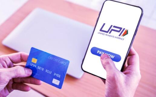 UPI નો ઉપયોગ નાનીથી મોટી રકમ સુધીની ચુકવણી માટે થાય છે. આવી સ્થિતિમાં, ઘણા લોકો એક કરતા વધુ UPI ID દ્વારા ચુકવણી કરે છે. આવી સ્થિતિમાં, ઘણા લોકોના મનમાં એક પ્રશ્ન ઉદ્ભવે છે કે શું એકથી વધુ UPI ID સુરક્ષિત છે કે નહીં. UPI દેશમાં પ્રથમ કેશલેસ ટ્રાન્ઝેક્શન છે. મતલબ કે UPI દ્વારા રોકડ વગર પણ ઓનલાઈન પેમેન્ટ સરળતાથી કરી શકાય છે. તમે તમારા સ્માર્ટ ફોન અથવા ફીચર ફોનથી પણ સરળતાથી UPI પેમેન્ટ કરી શકો છો.